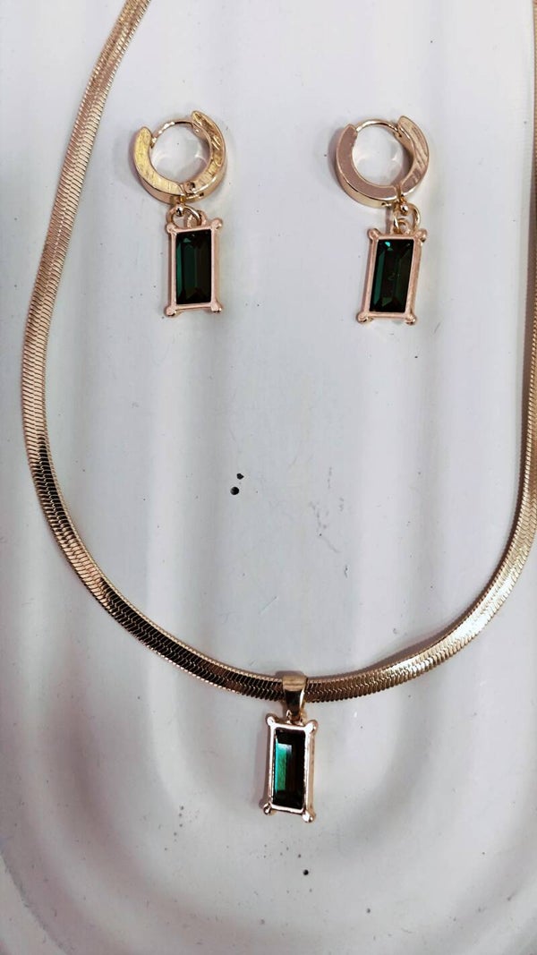 Set Green stone steel gold necklace and earrings