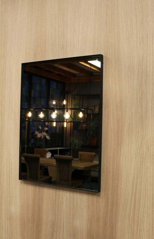 Rookglas spiegel met zwarte stalen lijst