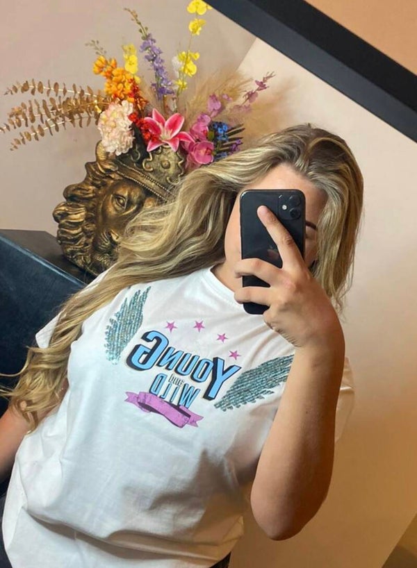 T-shirt Young & Wild wit
