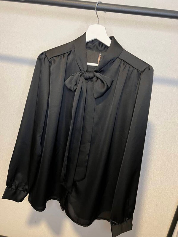 Blouse Emily met strik - zwart