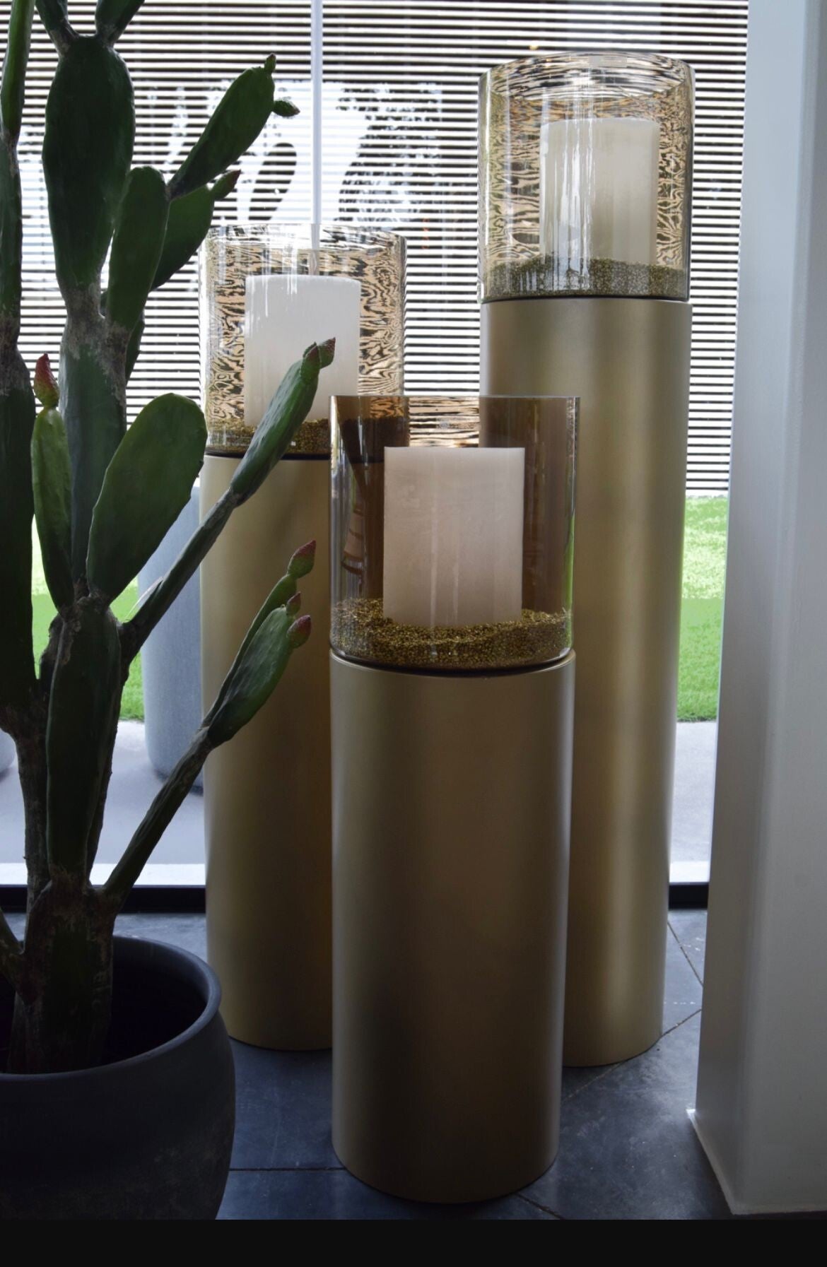 3 stuks Initials windlichten op pilaren- goud