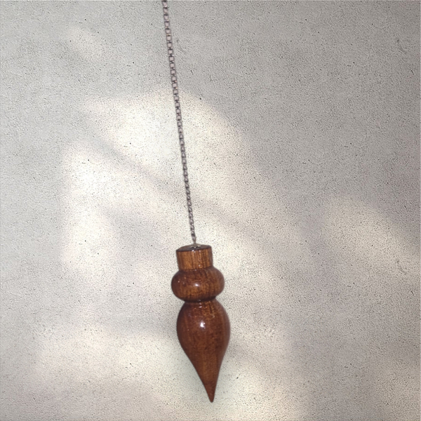 Pendule divinatoire en bois