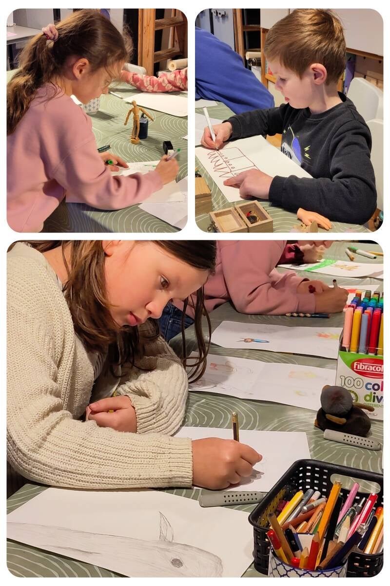 kinderen zijn aan het tekenen en kleuren