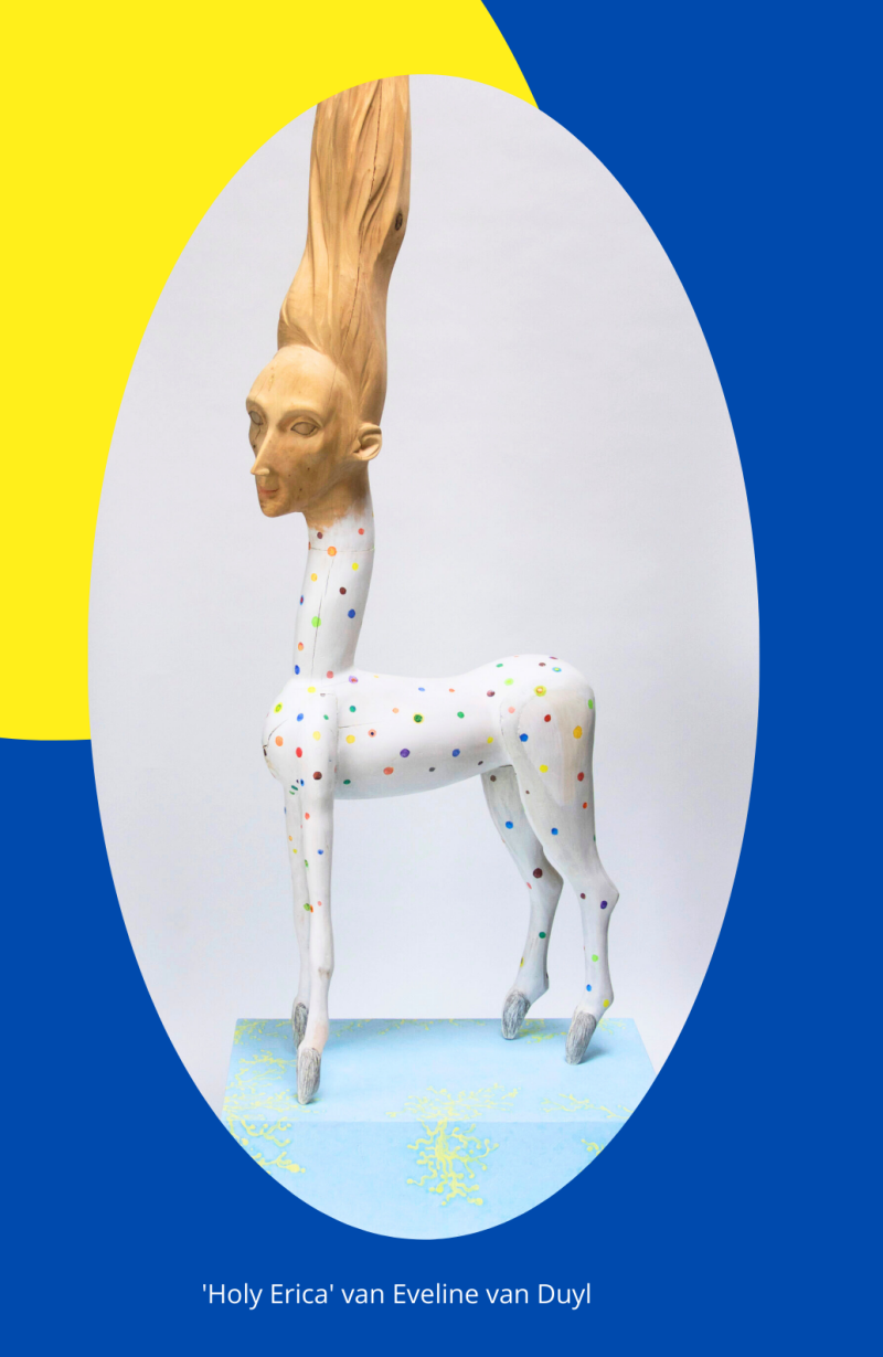 Houten beeld van Eveline van Duyl