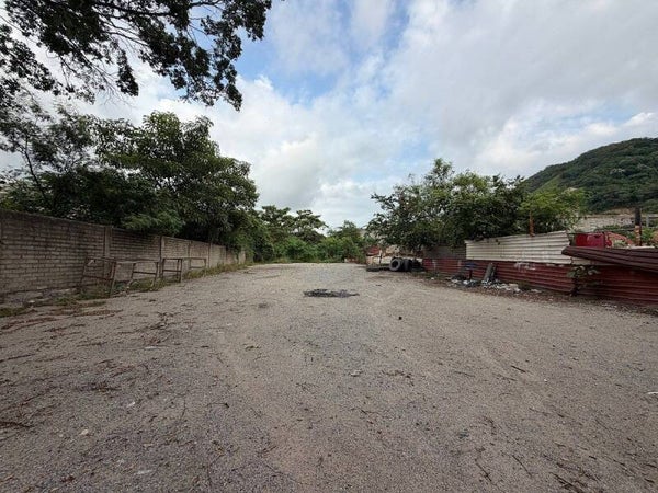 Terreno comercial en RENTA muy cerca del puerto de Manzanillo.