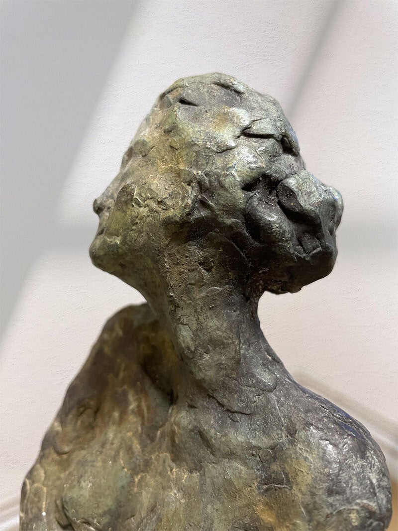 Figuratief bronzen beeld van een vrouw – Susan Schoemaker