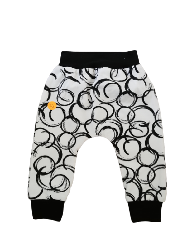 Broekje wit/zwart cirkels