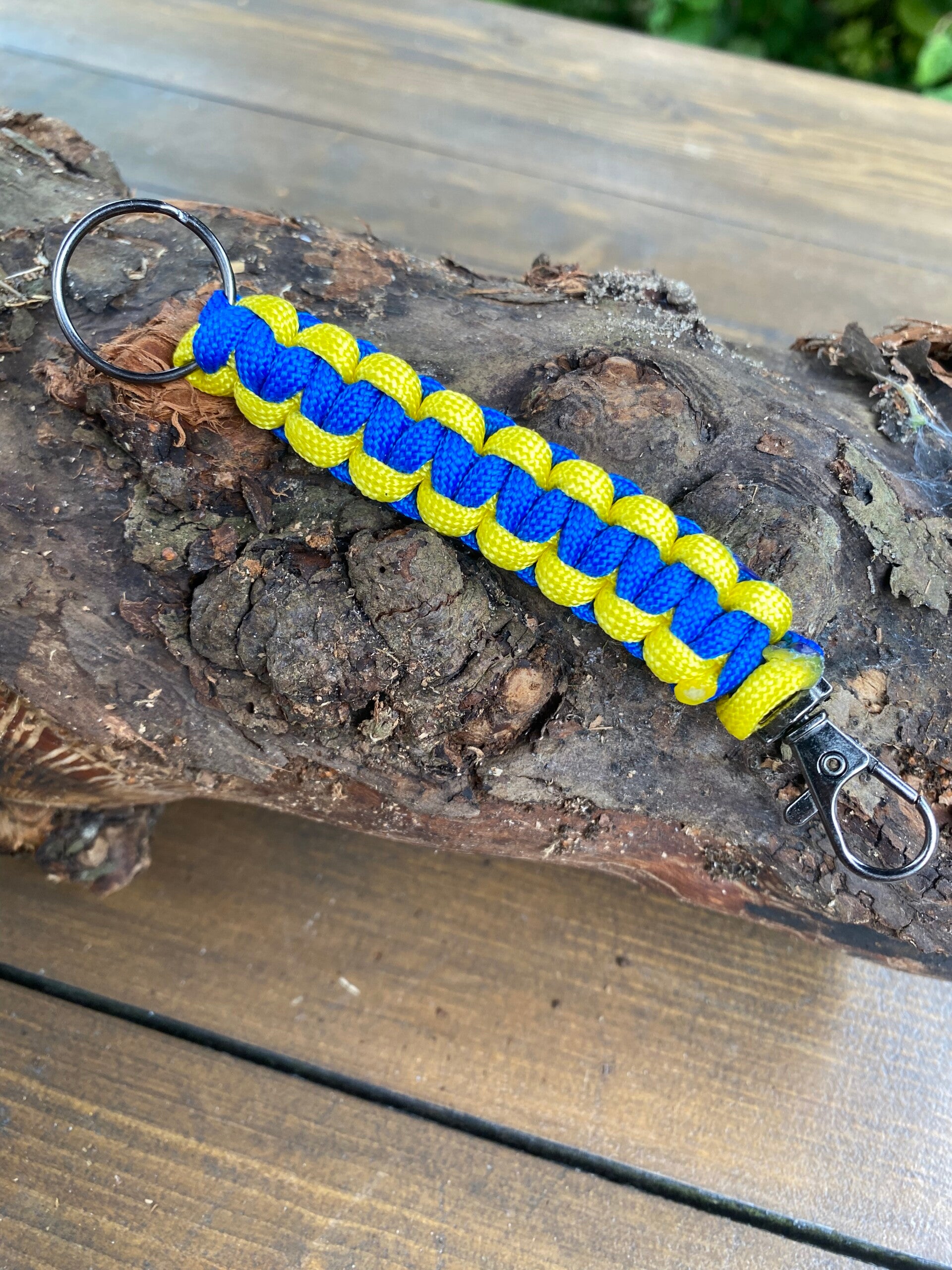 Art36. Sleutelhanger geel blauw