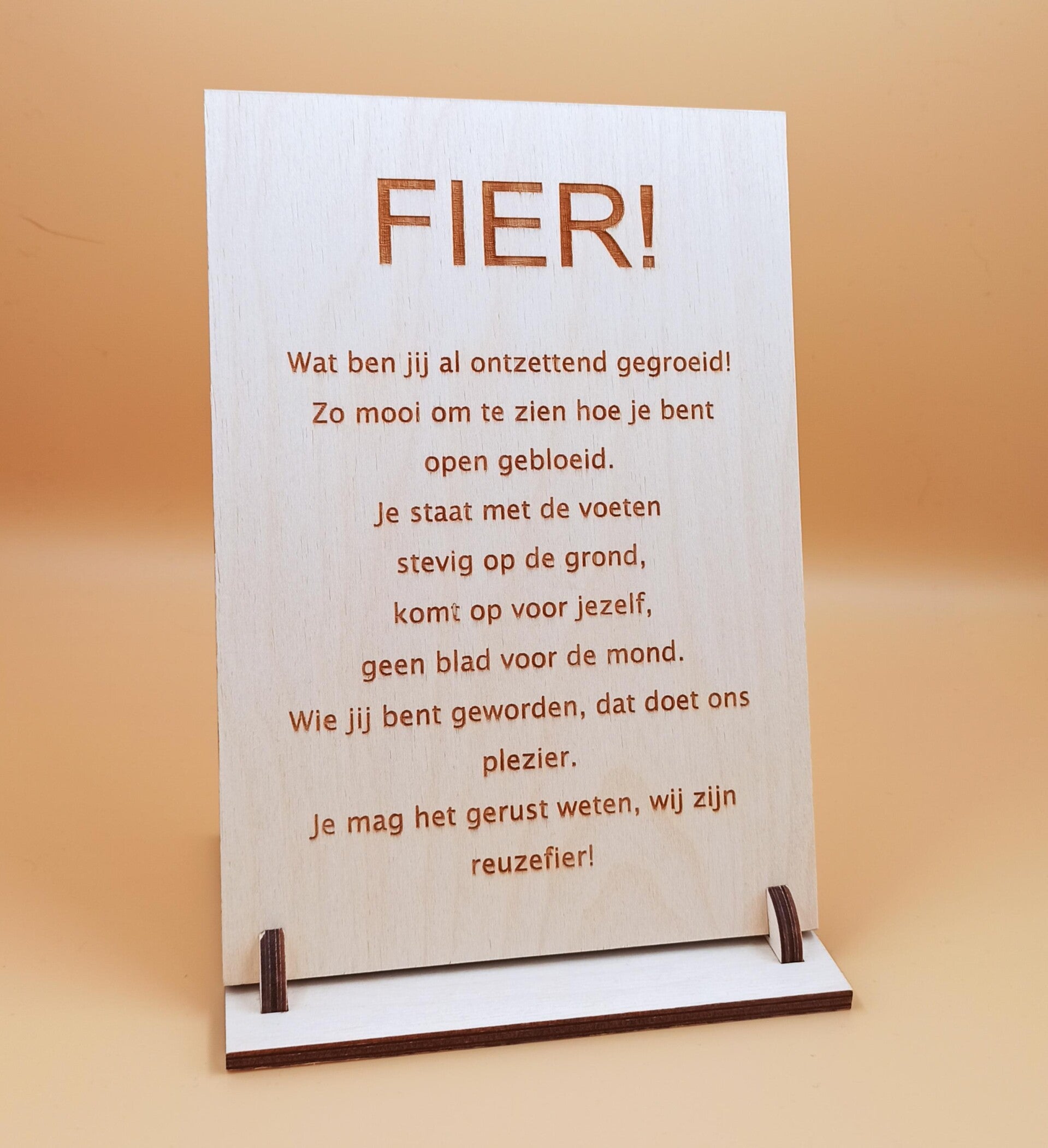 Houten wenskaart A5 op voetje Fier
