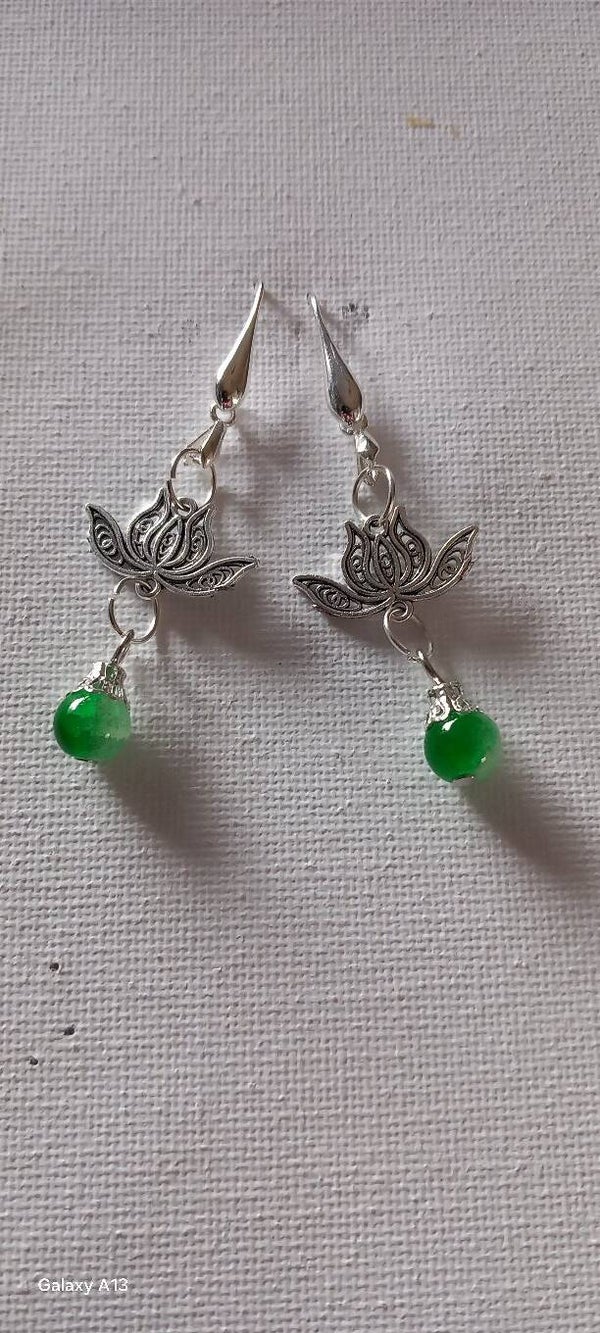 Lily shaped earrings with glass bead