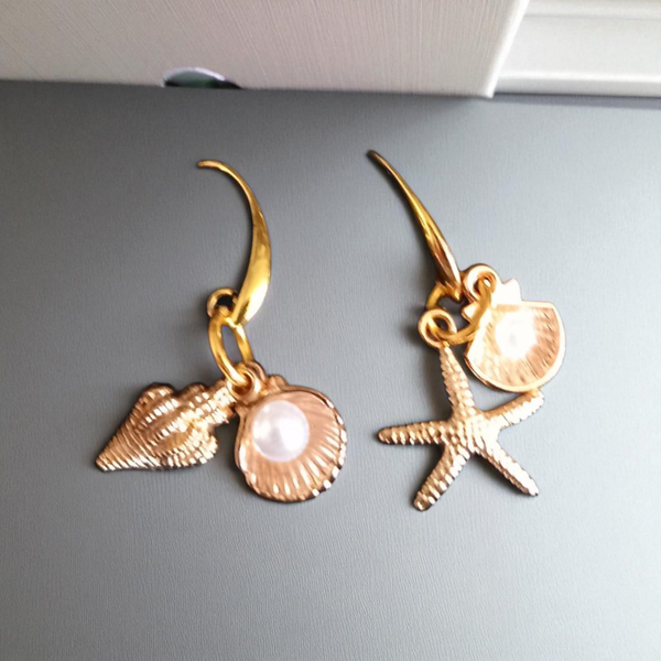Shell themed earrings and necklace