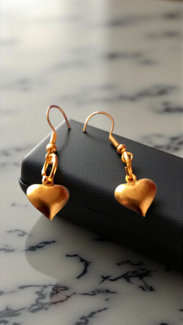 Small gold heart earrings