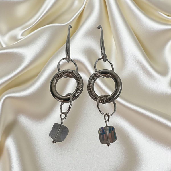 Silver toned circular earŕings
