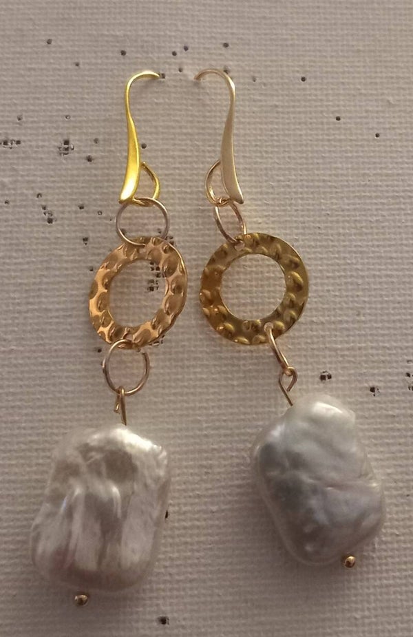 Baroque pearl earrings