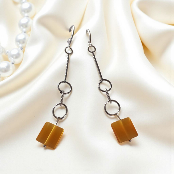 Drop earrings with square bead