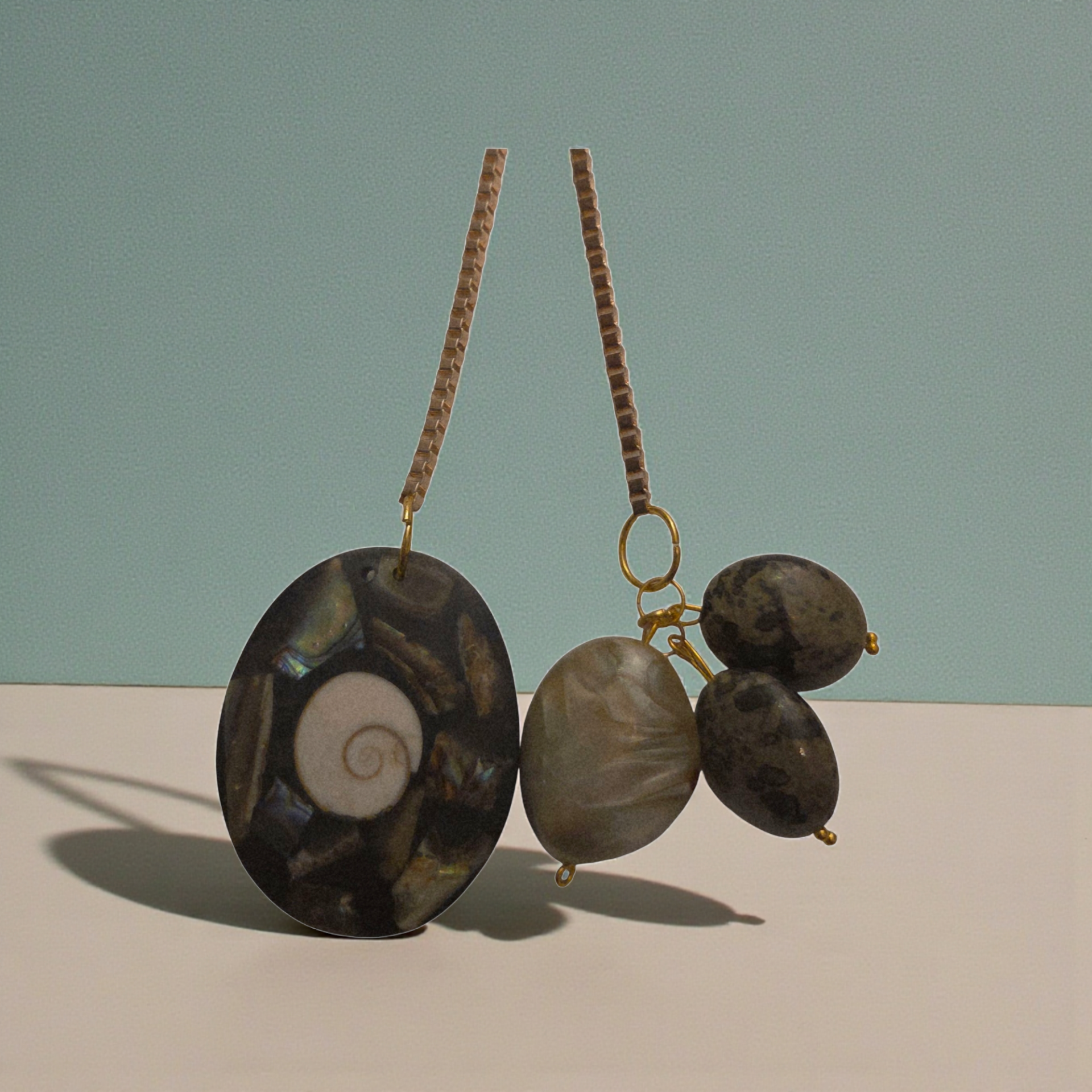 Larriot pendant