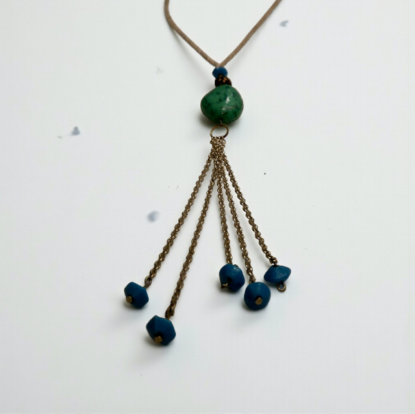 Pendant with turqoiuse beads