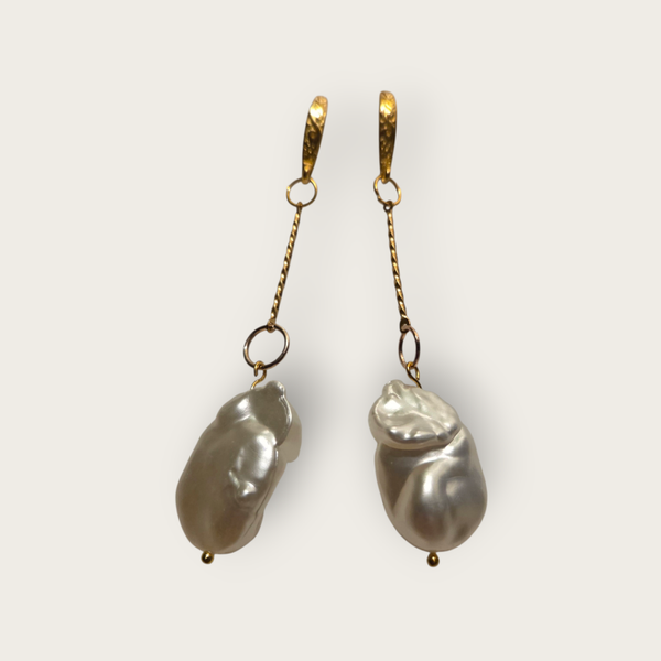 Drop baroque pearl earrings
