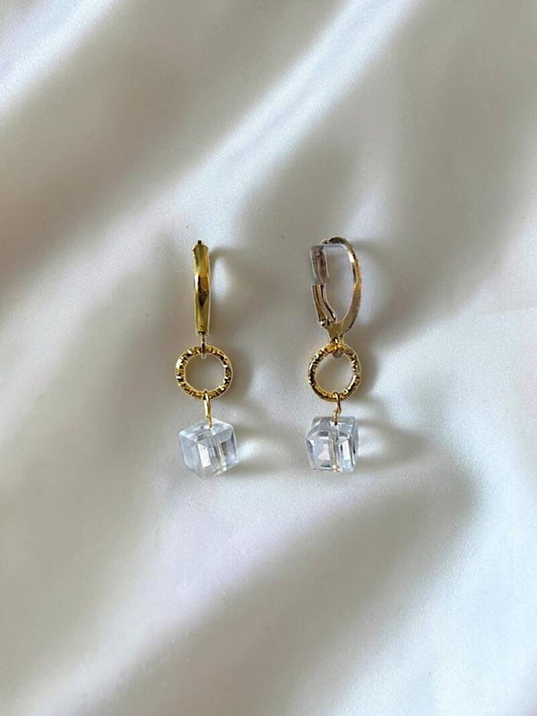 Delicate earrings with crystal bead