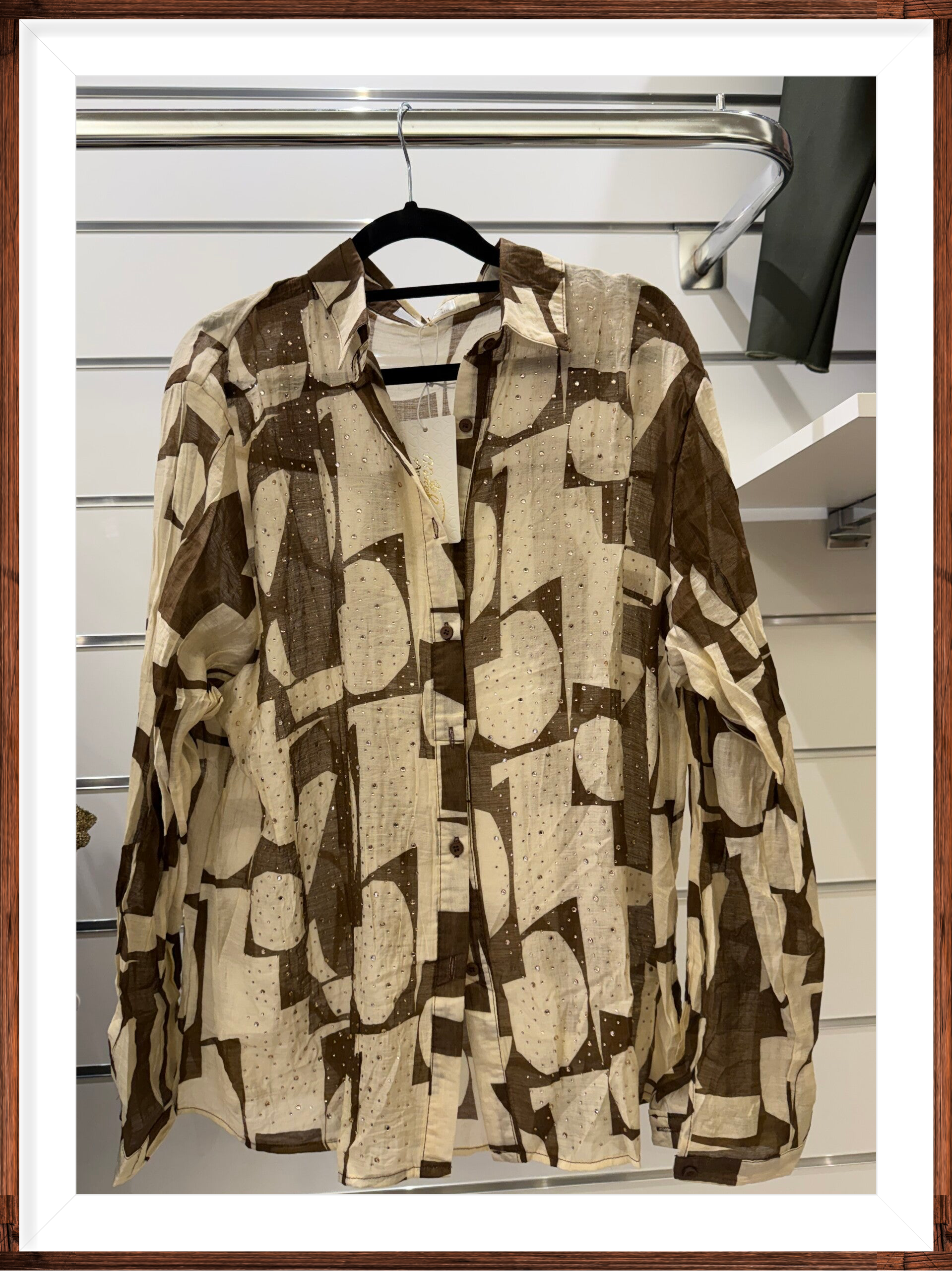 Camicia marrone bianca