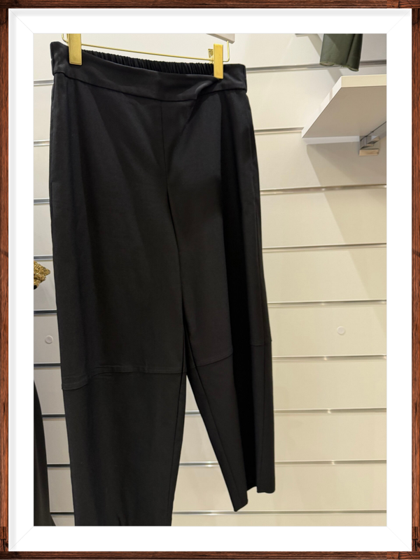 Pantaloni neri larghi