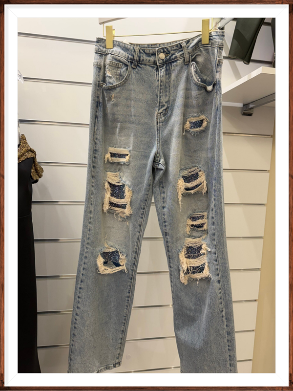 Pantaloni jeans strappati