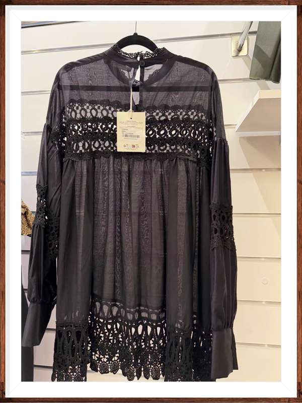 Camicia nera particolare