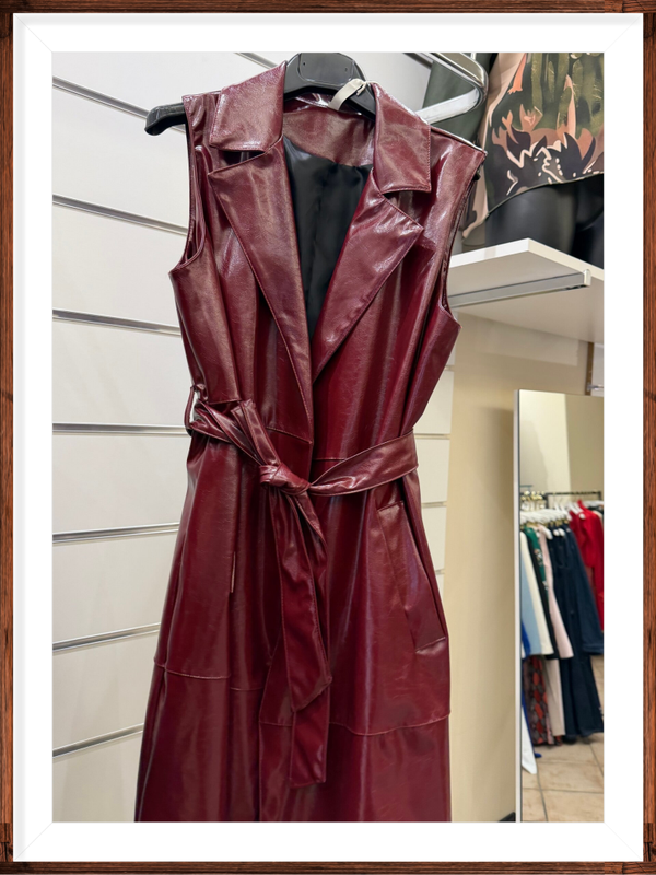 Gilet lungo smanicato in ecopelle