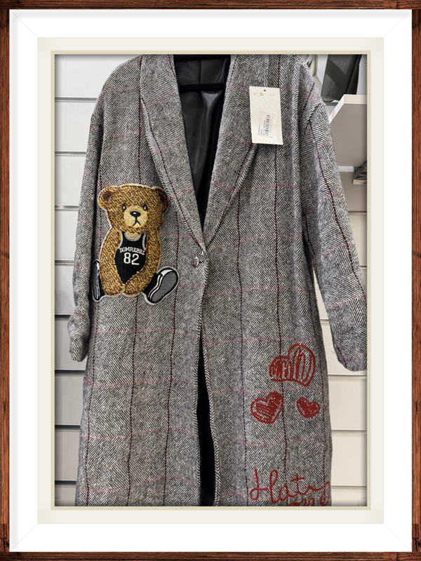 Cappotto grigio e bordeaux