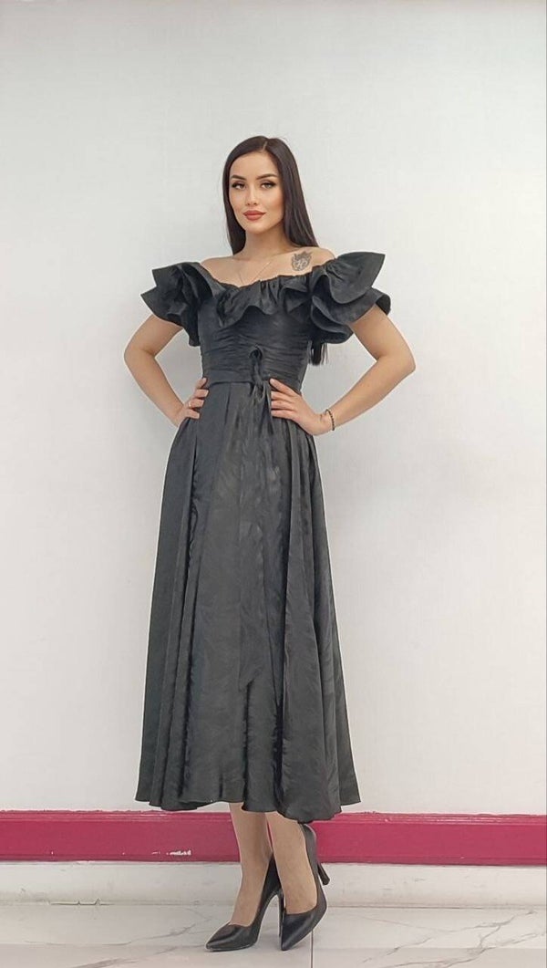 Abito nero metà lungo