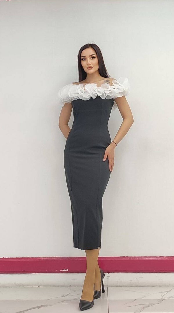 Nero con fiori bianchi