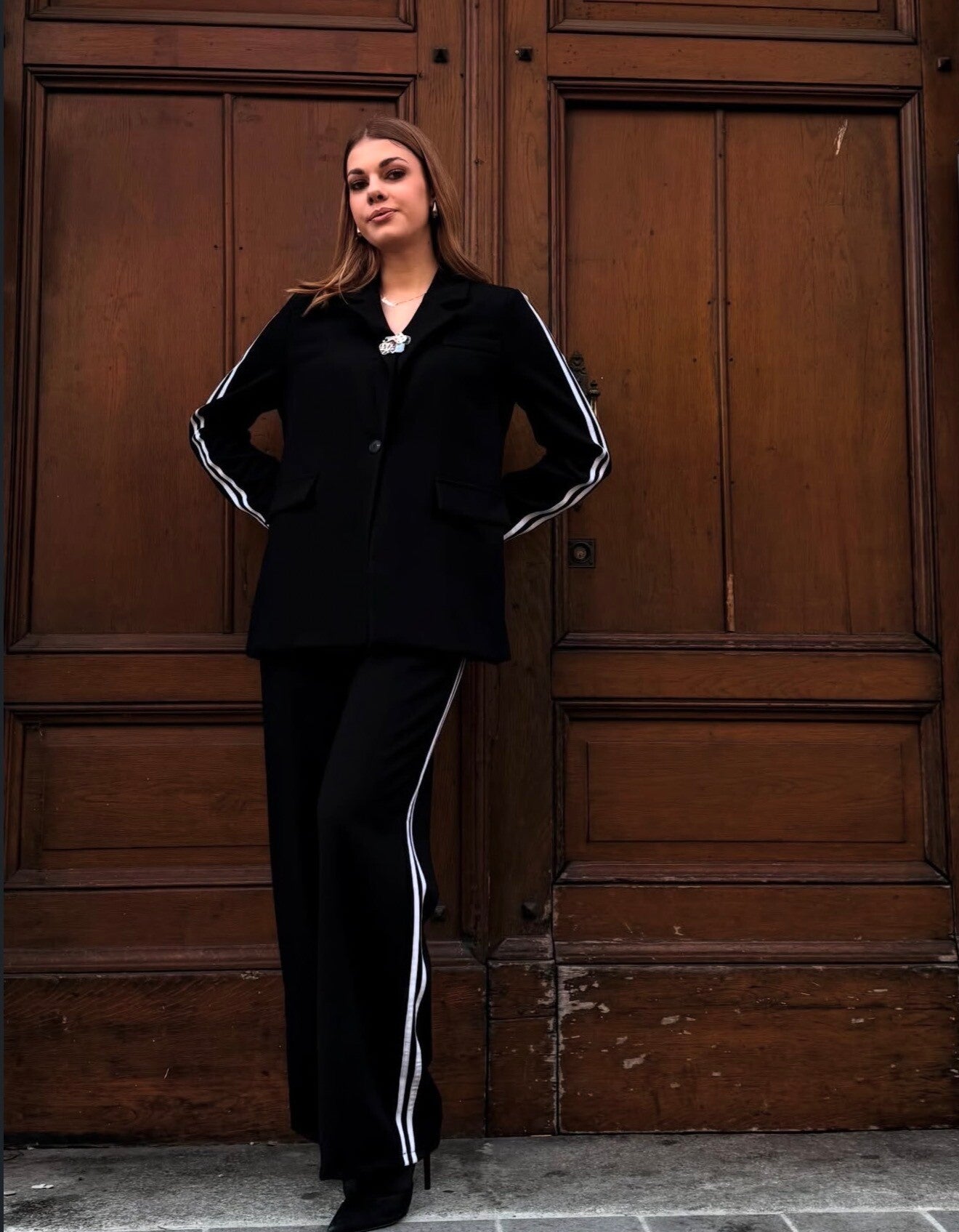 Completo bianco e nero sportivo