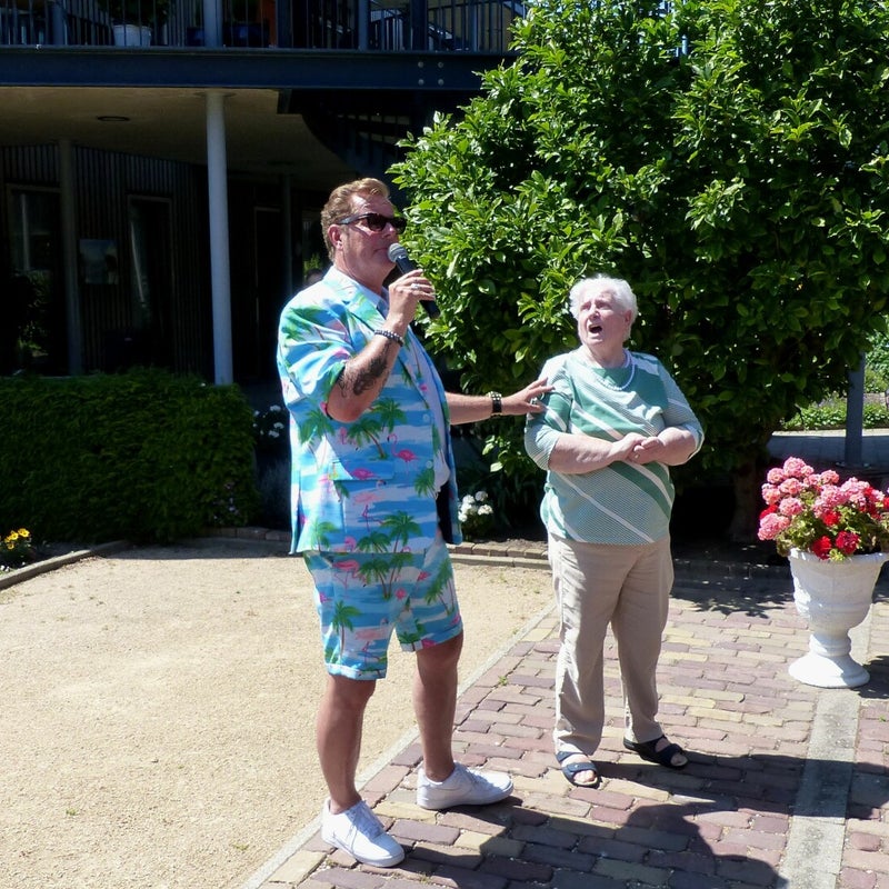 FotoRoelvanDeursenOptredenJohnnyValentino-Pernis2020-05-303.jpg