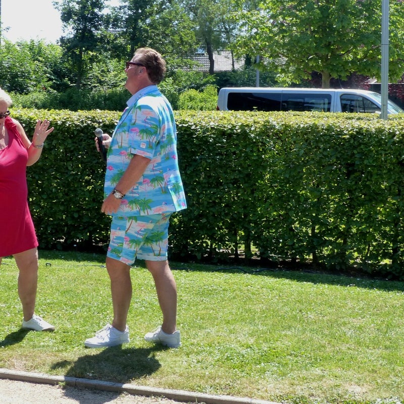 FotoRoelvanDeursenOptredenJohnnyValentino-Pernis2020-05-304.jpg