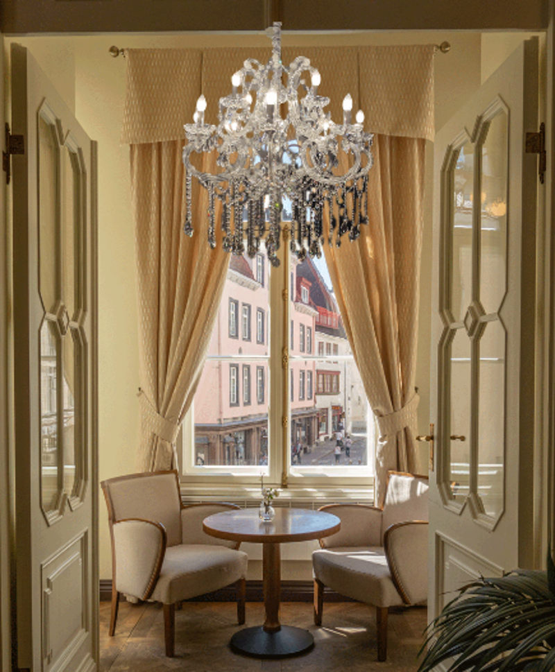 nr A-13  Bridge-kroon  Maria Theresia kroonluchter met Swarovski Crystal in de Salon  no 3