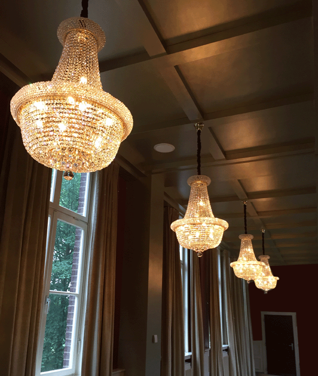 Nr 40 - Zakkroon half met bal met Swarovski kristal No 1