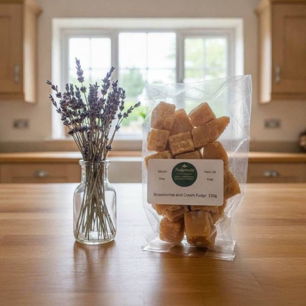 Strawberry & Cream Fudge 150g Bag