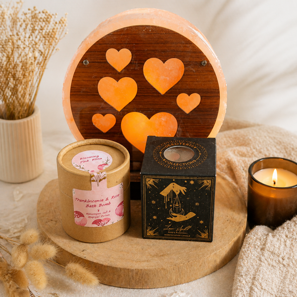 Spirituele Cadeauset- Zoutlamp harten met kaars en badbom