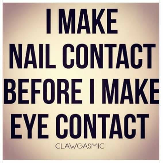 niet persoonlijk bedoelt maar mijn aandacht gaat uit naar de nagels. Tijdens de behandeling kijk ik je dus niet aan. Maar ik luister wel