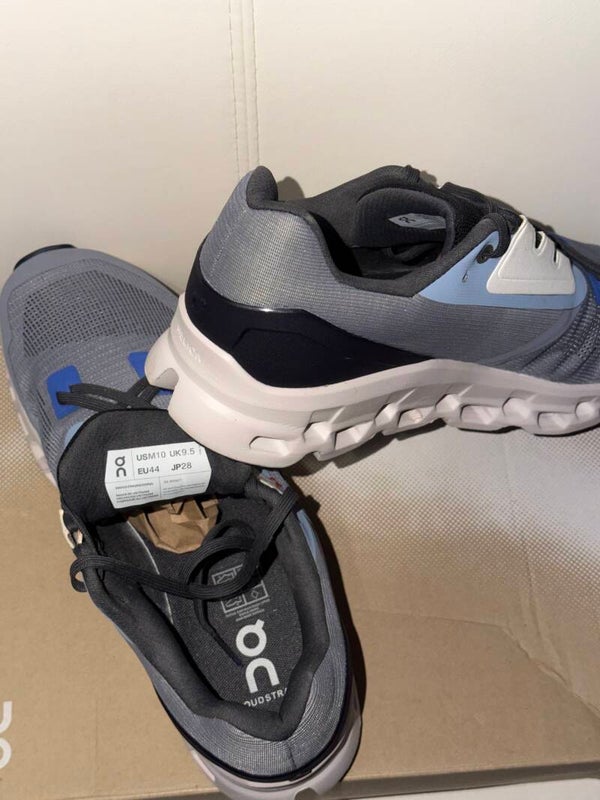 are On Running Cloudstratus men's sneakers in a grey and blue colorway with