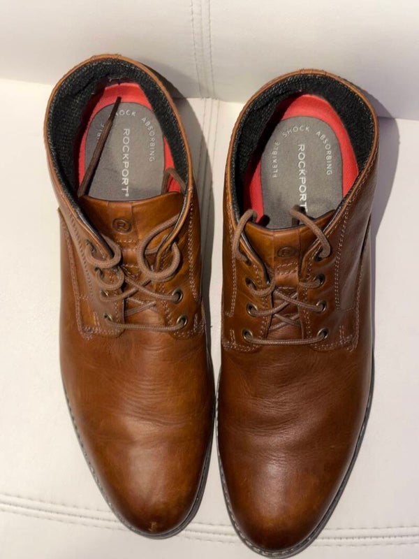Rockport Men's Classic Break Chukka boots feature brown leather and flexible,