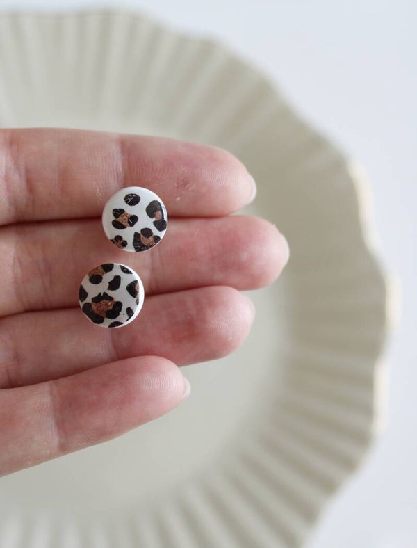 Luipaard print ronde studs