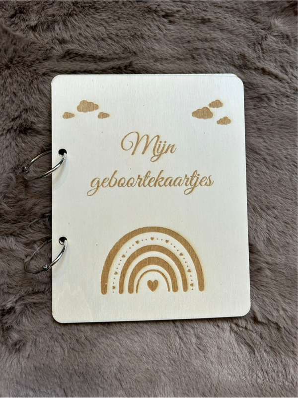Houten kaft geboortenkaartjes Regenboog