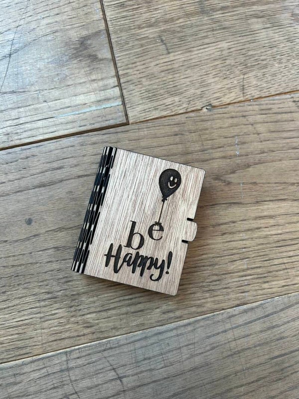 Houten boekje klein Be happy