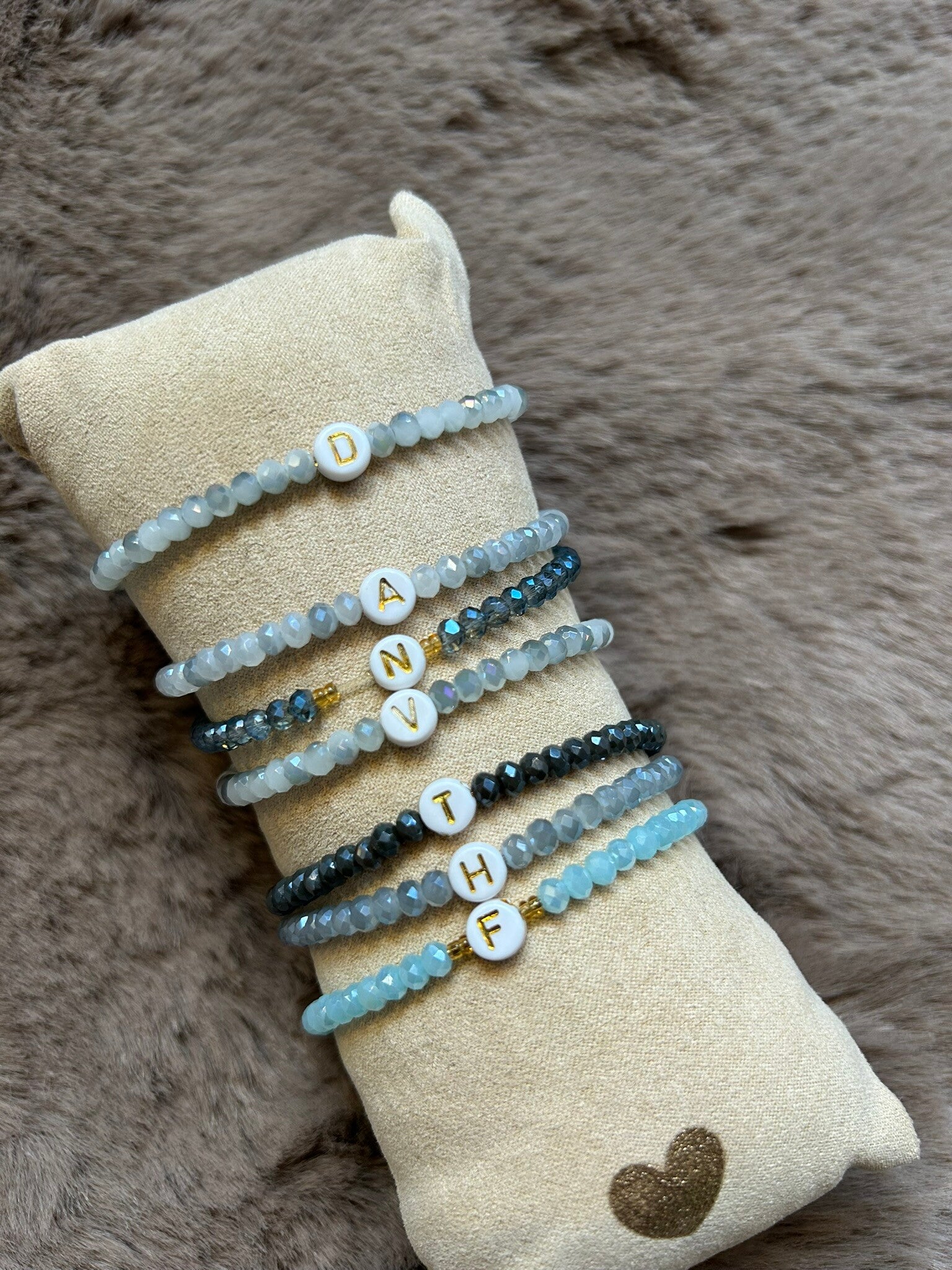 Armband letter