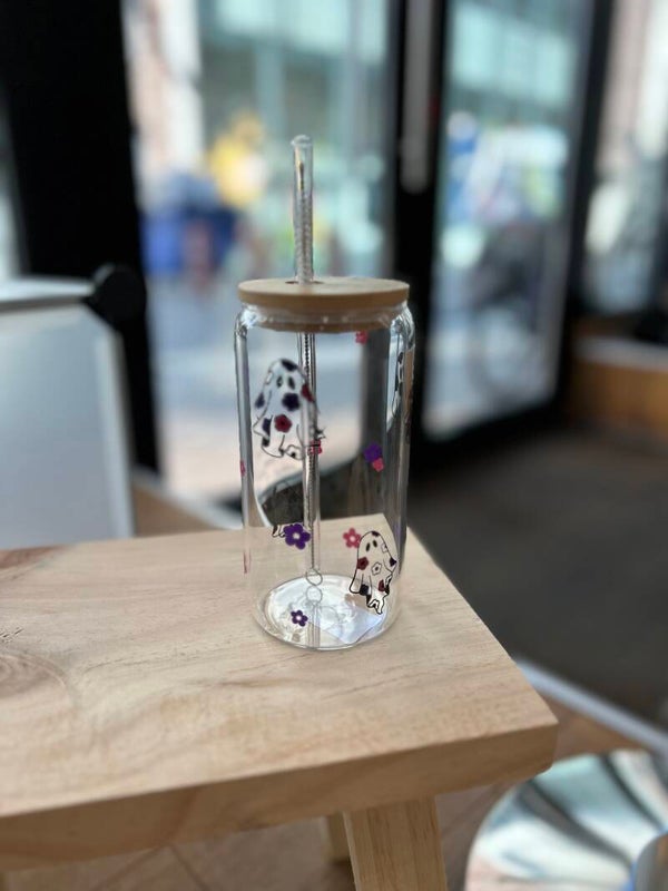 Glazen drinkbeker paarse spookjes