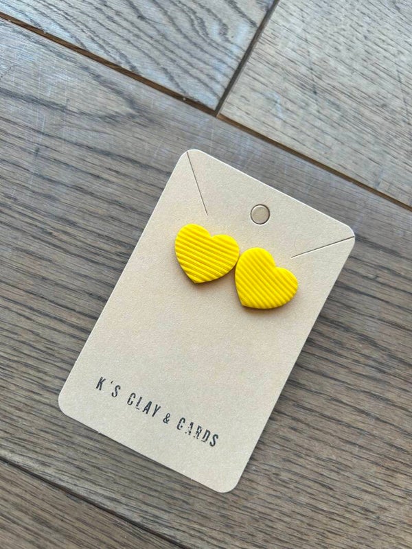 Gele hartjes studs
