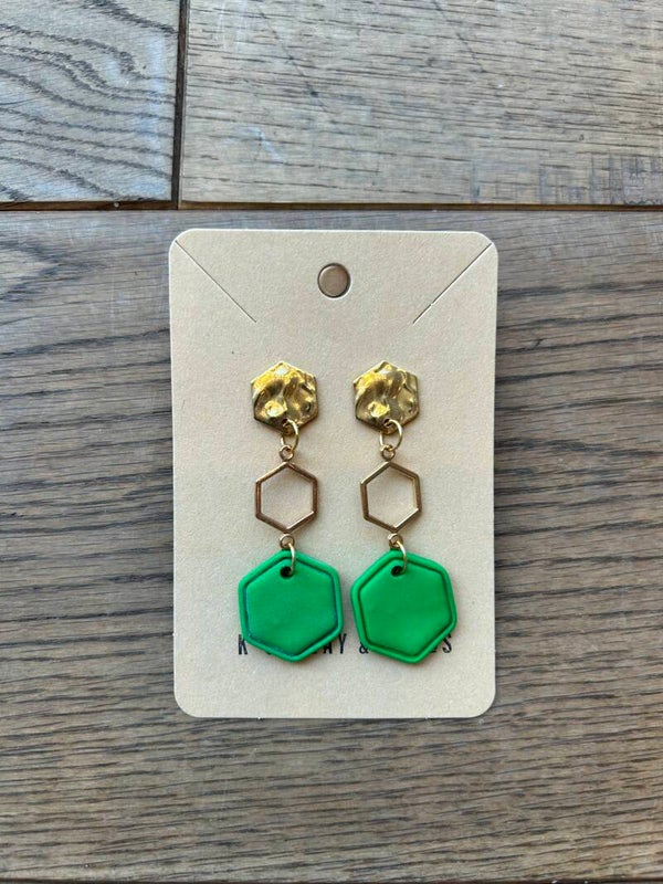Oorbellen goud groene hexagon hangers
