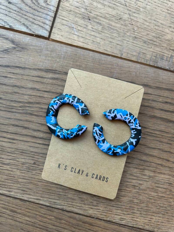 Marmeren blauwe oorbellen CC