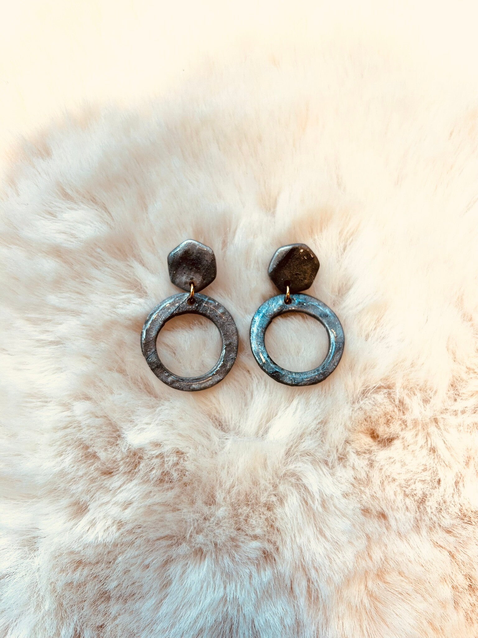 Oorbellen zilverkleurige ringen